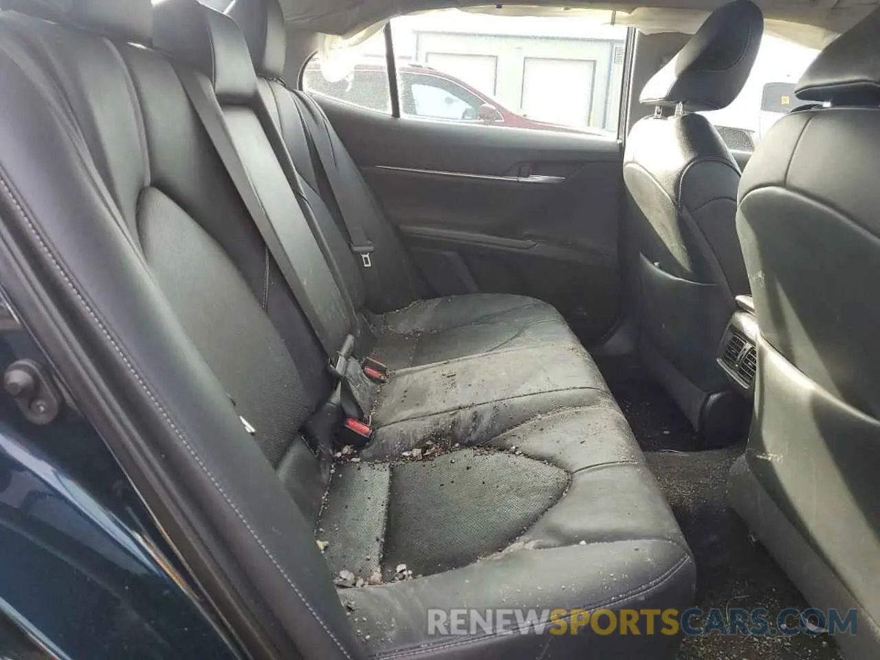 10 Photograph of a damaged car 4T1B61HK3KU250231 TOYOTA CAMRY 2019