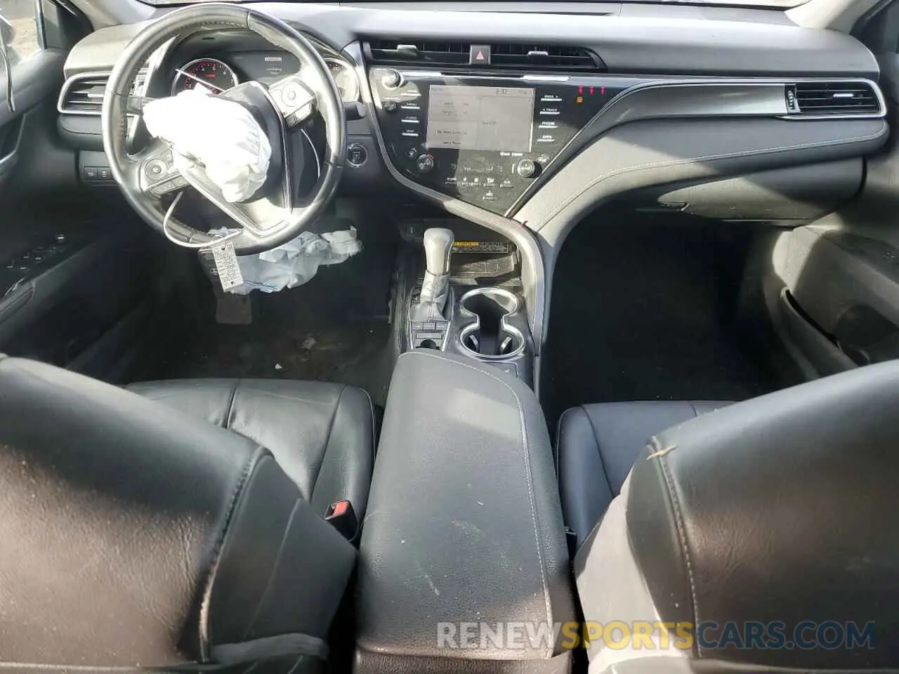 8 Photograph of a damaged car 4T1B61HK3KU250231 TOYOTA CAMRY 2019