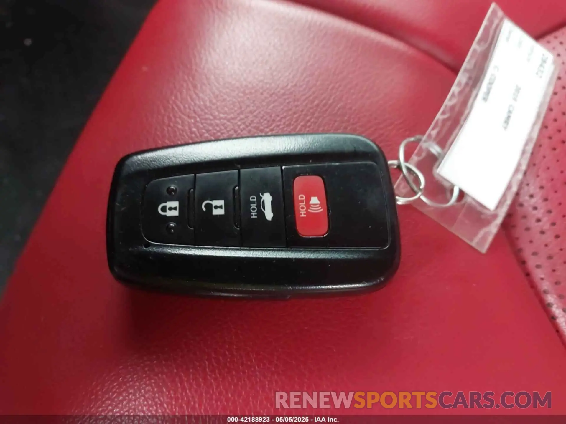 11 Photograph of a damaged car 4T1B61HK3KU299509 TOYOTA CAMRY 2019