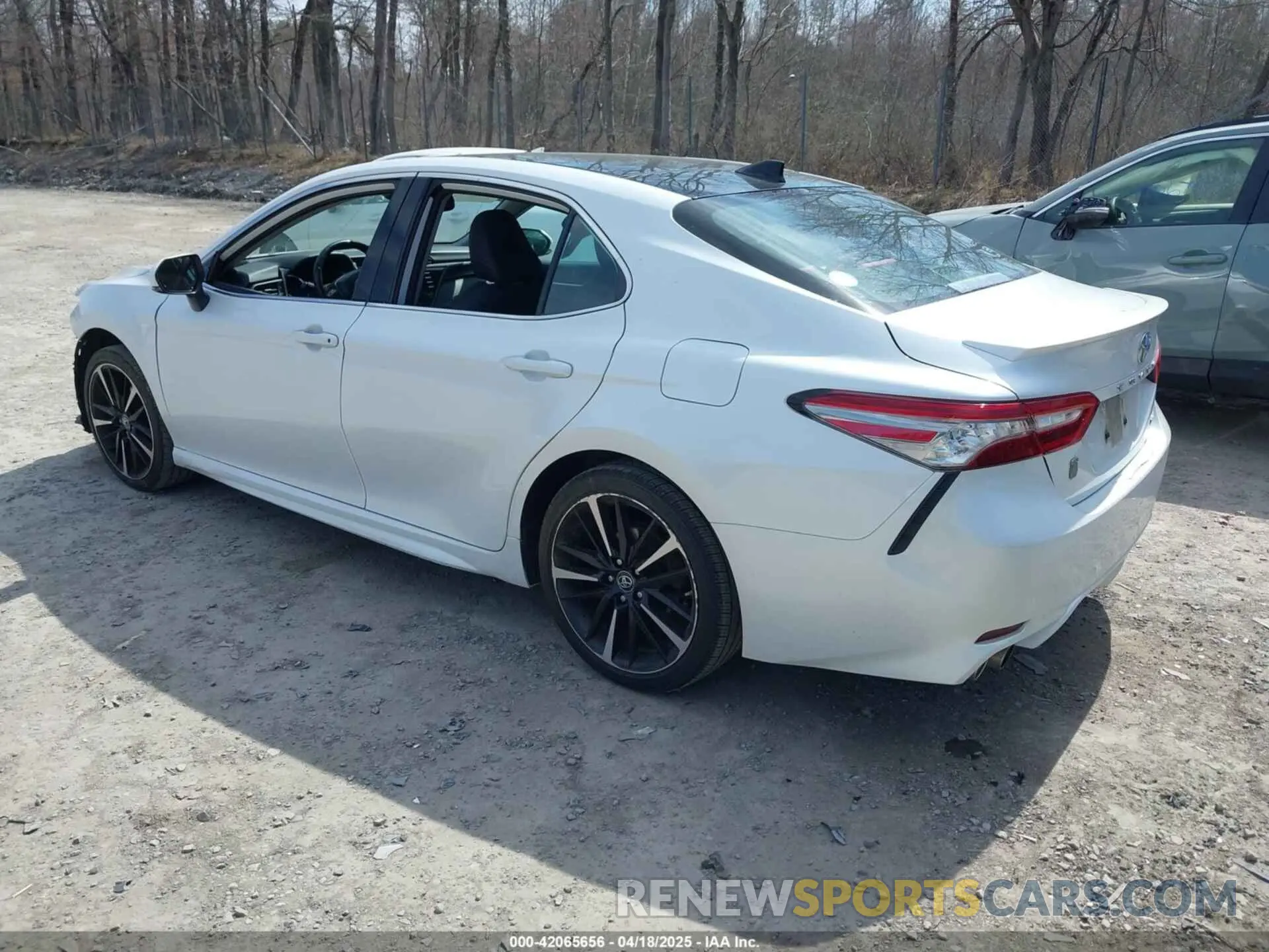 3 Фотография поврежденного автомобиля 4T1B61HK3KU686948 TOYOTA CAMRY 2019