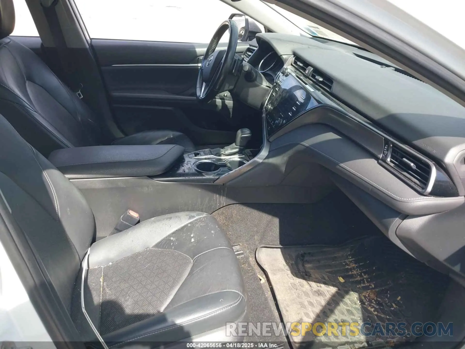 5 Фотография поврежденного автомобиля 4T1B61HK3KU686948 TOYOTA CAMRY 2019