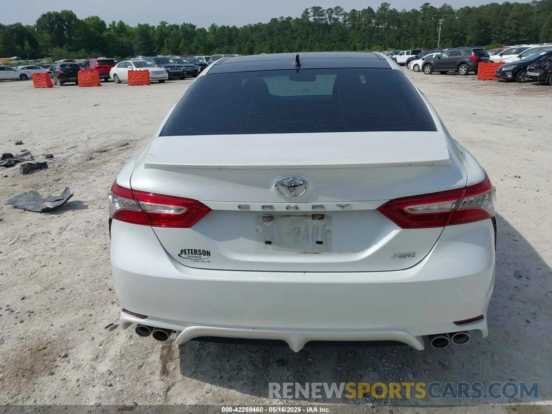 16 Photograph of a damaged car 4T1B61HK3KU693477 TOYOTA CAMRY 2019