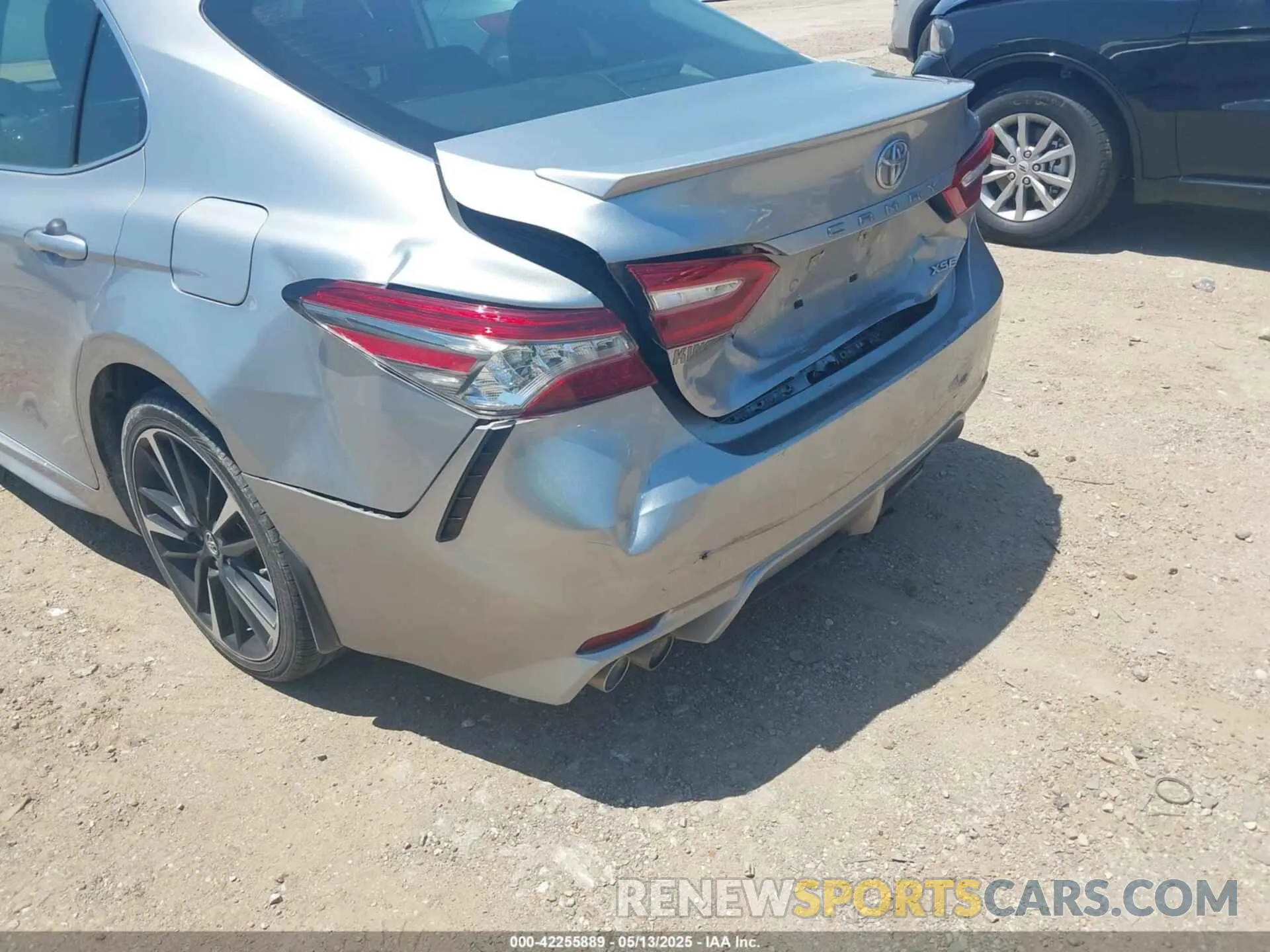 17 Photograph of a damaged car 4T1B61HK3KU740782 TOYOTA CAMRY 2019