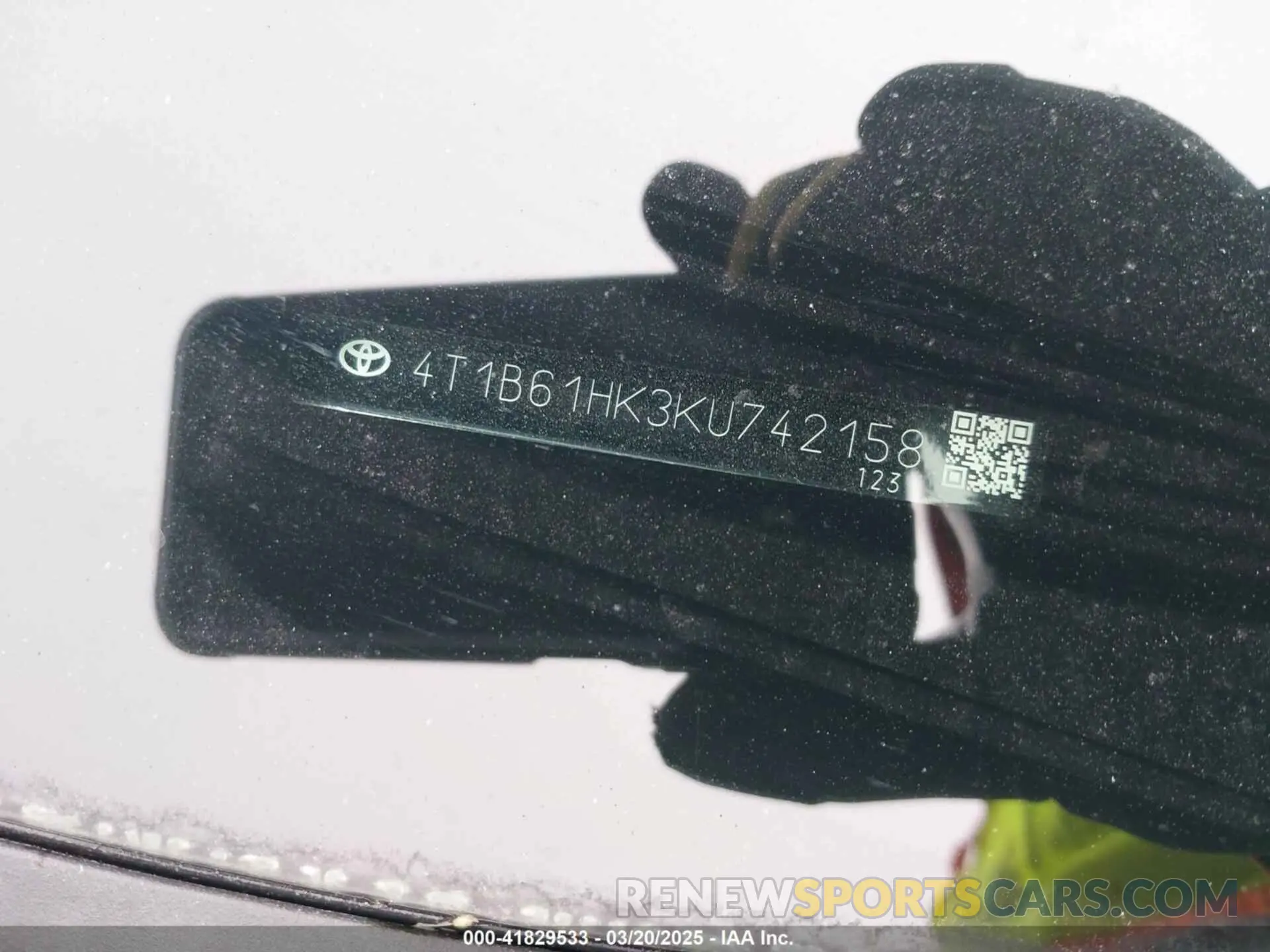 17 Фотография поврежденного автомобиля 4T1B61HK3KU742158 TOYOTA CAMRY 2019