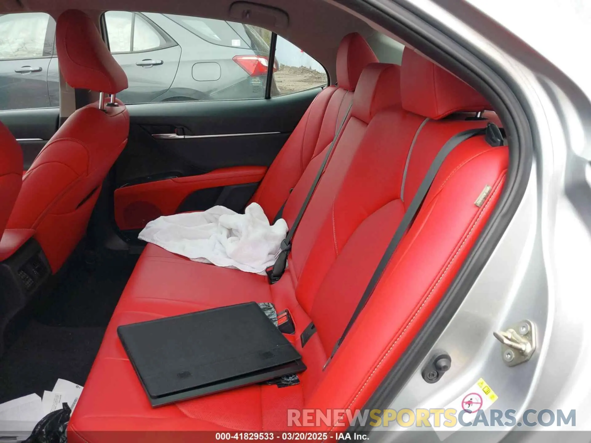 8 Фотография поврежденного автомобиля 4T1B61HK3KU742158 TOYOTA CAMRY 2019