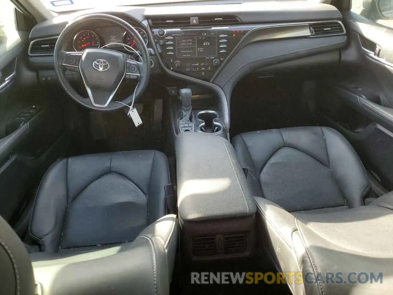 8 Photograph of a damaged car 4T1B61HK3KU742371 TOYOTA CAMRY 2019