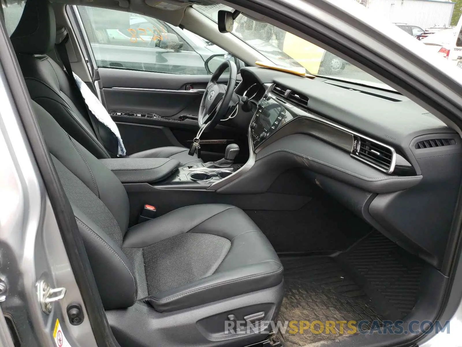 5 Фотография поврежденного автомобиля 4T1B61HK3KU748011 TOYOTA CAMRY 2019