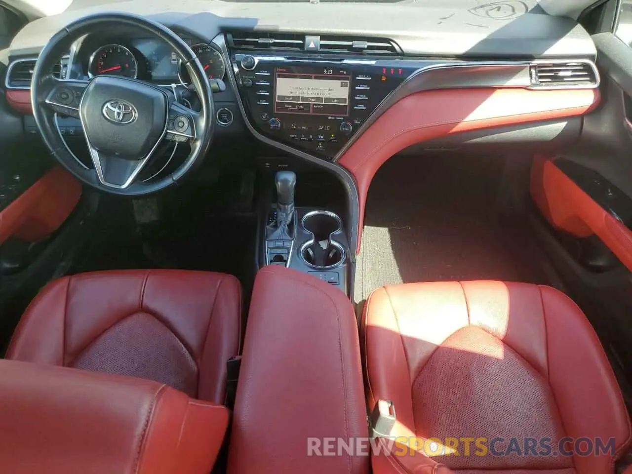 8 Photograph of a damaged car 4T1B61HK3KU764158 TOYOTA CAMRY 2019