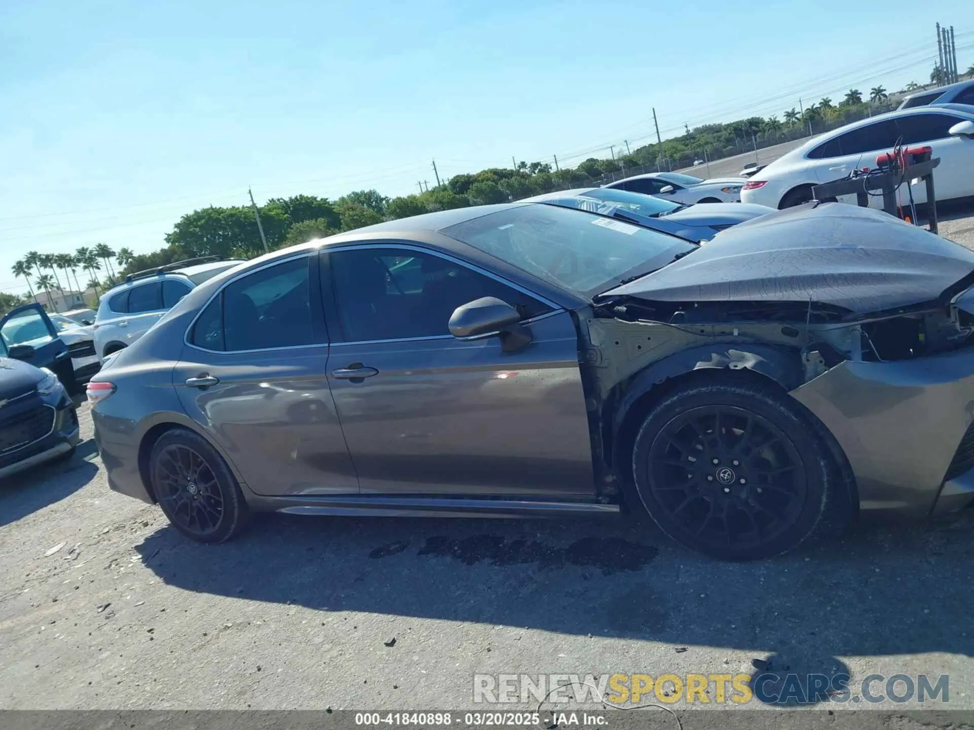 13 Photograph of a damaged car 4T1B61HK3KU770042 TOYOTA CAMRY 2019