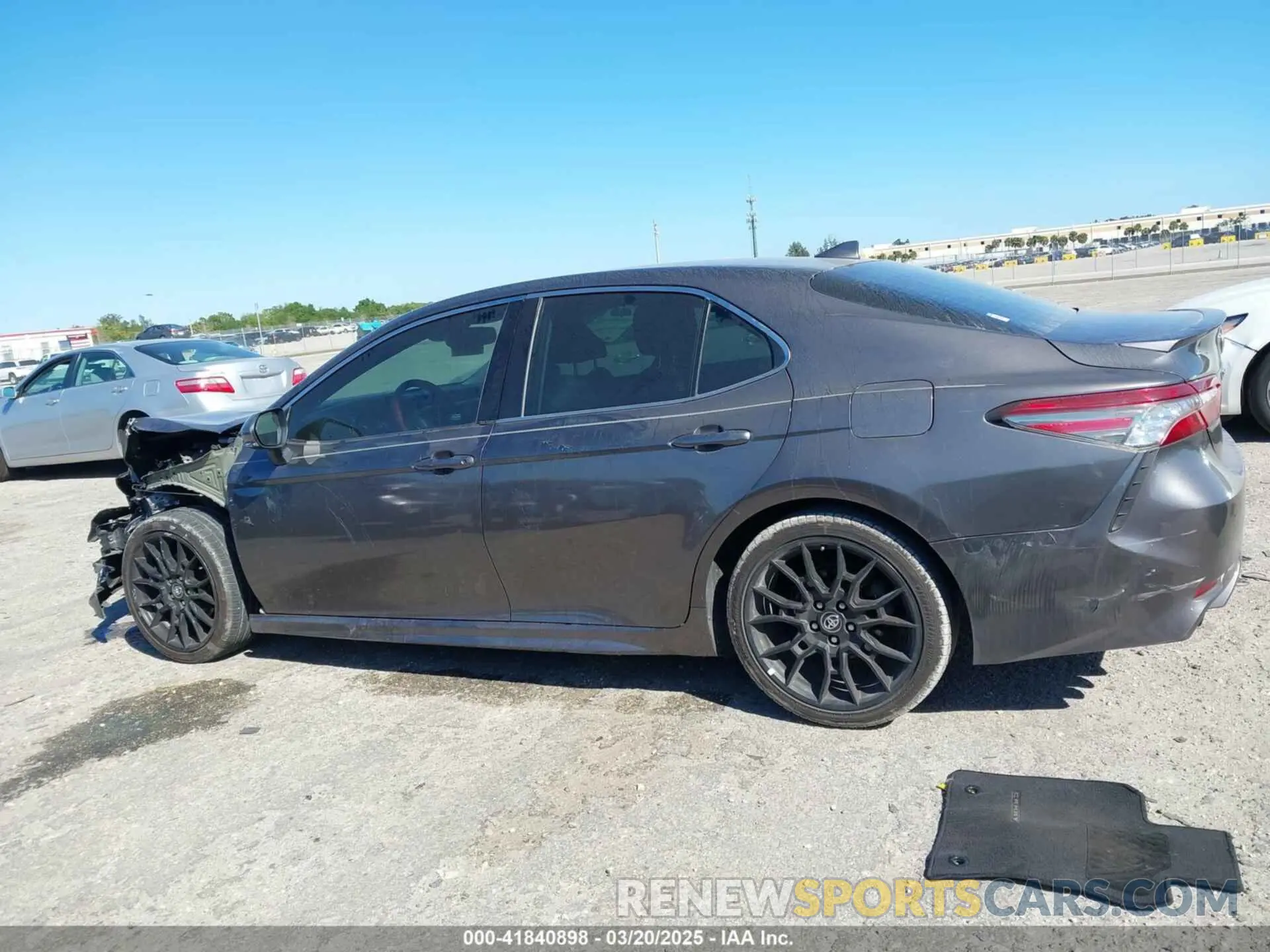 14 Photograph of a damaged car 4T1B61HK3KU770042 TOYOTA CAMRY 2019