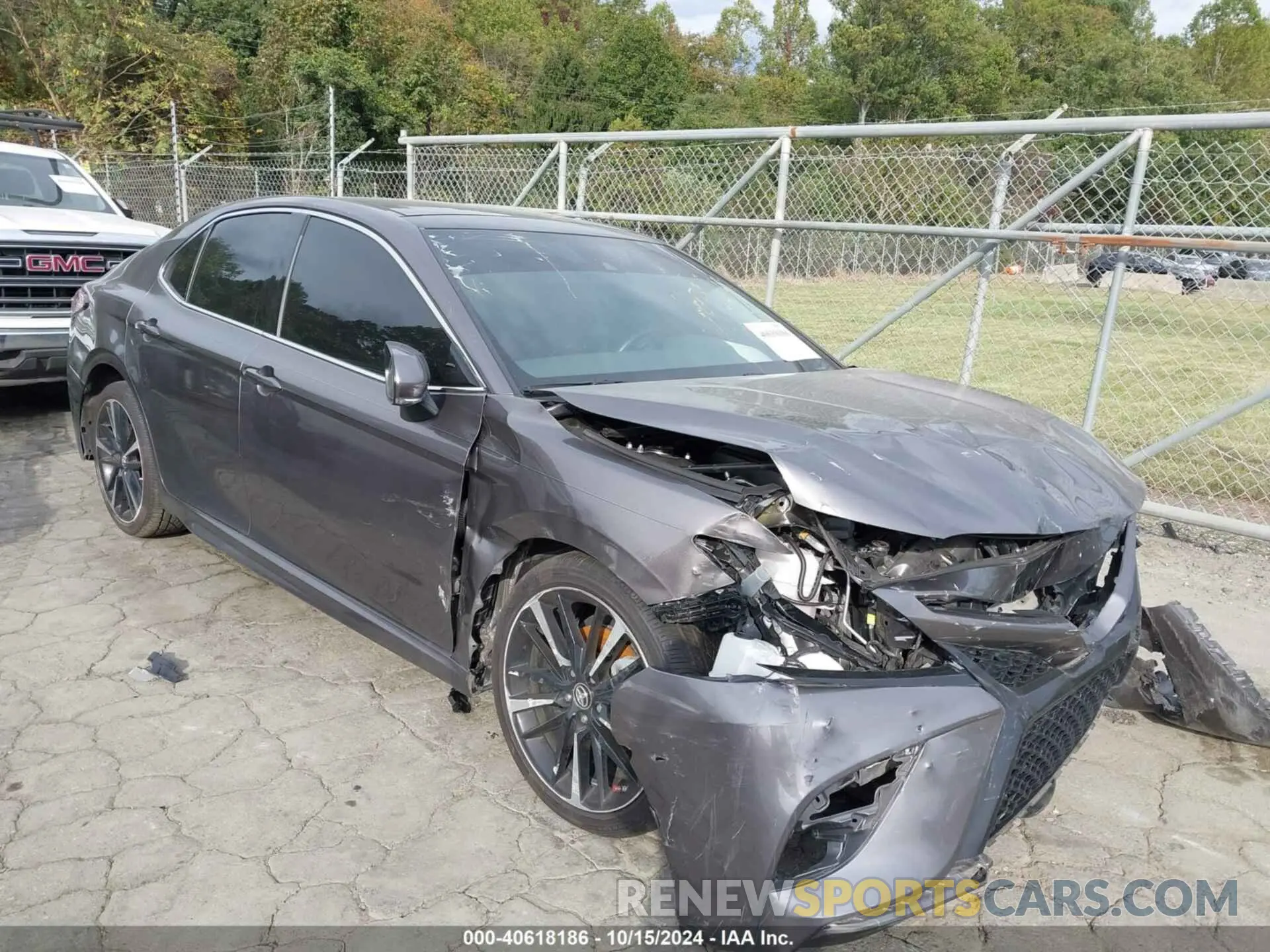 1 Фотография поврежденного автомобиля 4T1B61HK3KU784779 TOYOTA CAMRY 2019