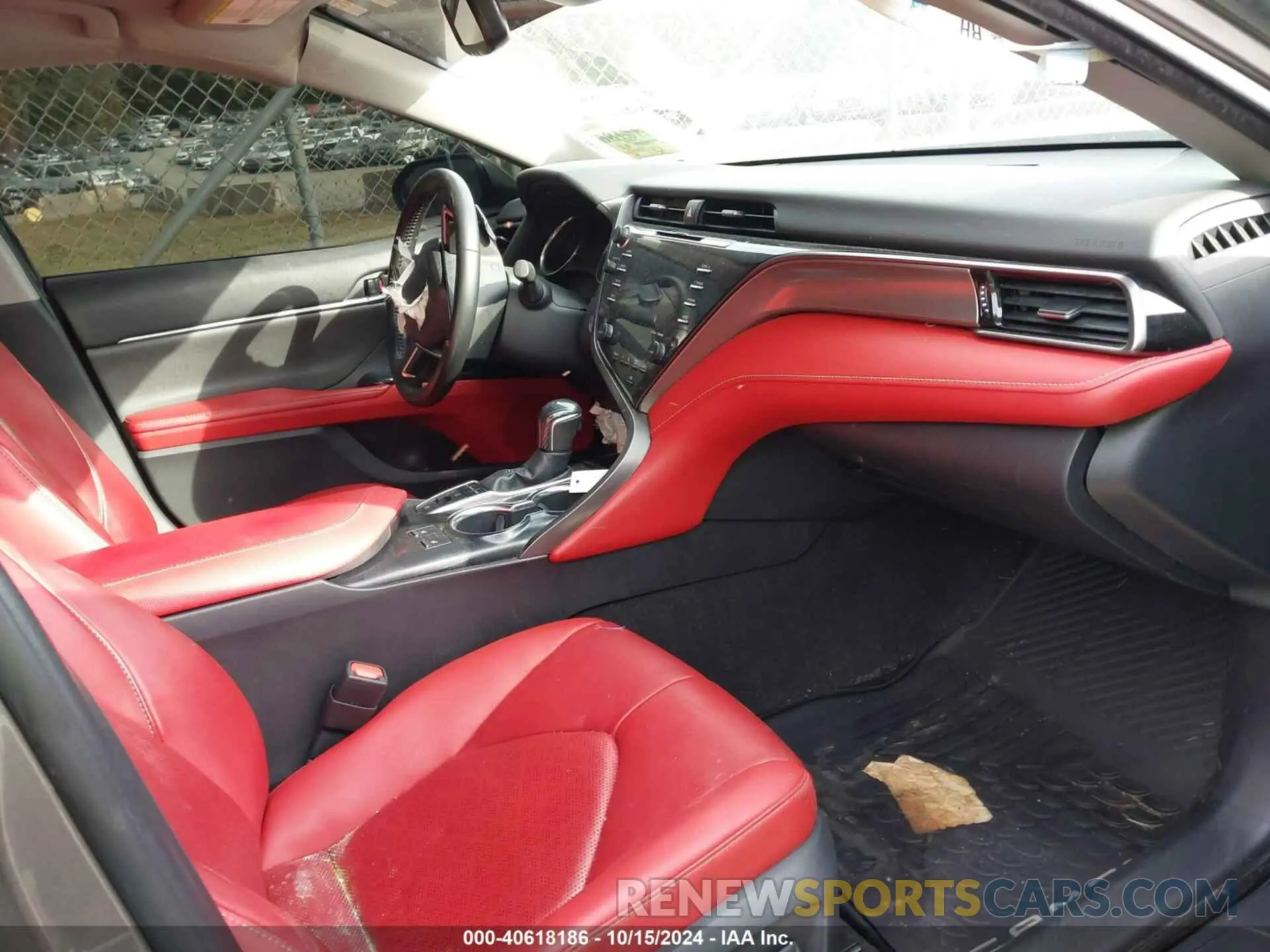 5 Фотография поврежденного автомобиля 4T1B61HK3KU784779 TOYOTA CAMRY 2019