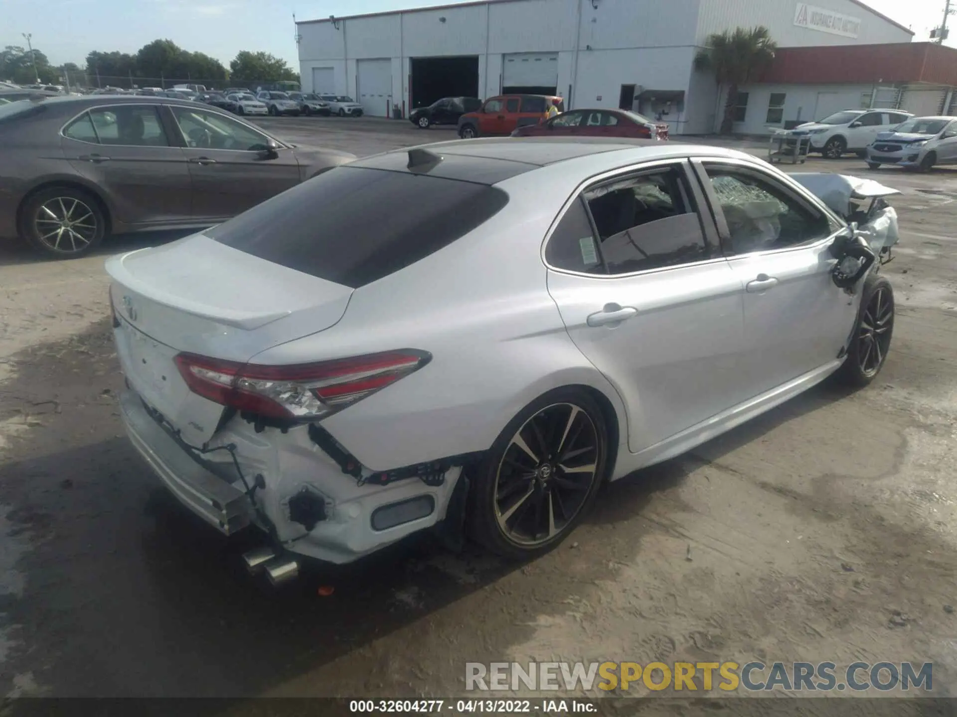 4 Фотография поврежденного автомобиля 4T1B61HK3KU811592 TOYOTA CAMRY 2019