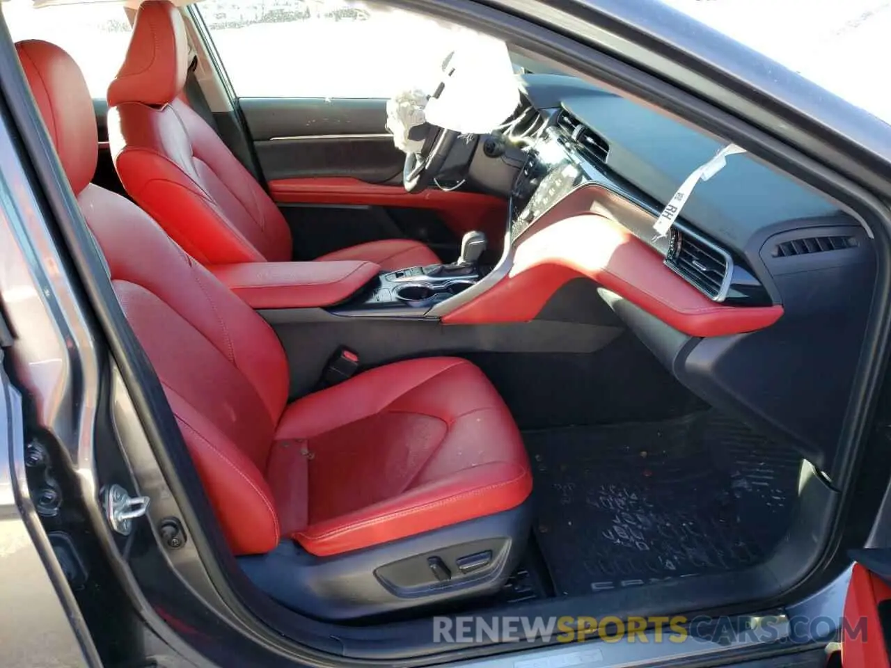5 Photograph of a damaged car 4T1B61HK3KU825539 TOYOTA CAMRY 2019
