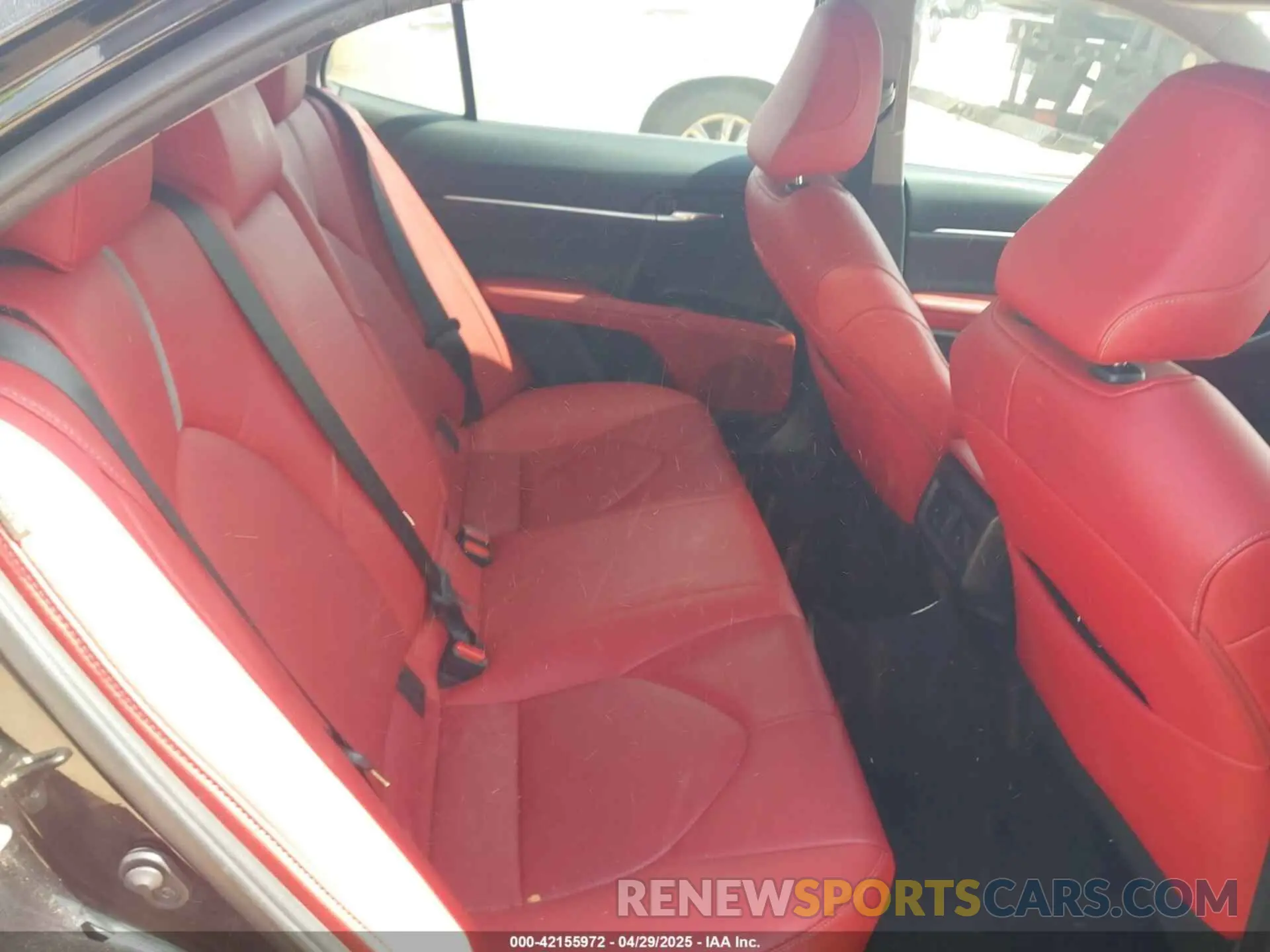 8 Photograph of a damaged car 4T1B61HK3KU856581 TOYOTA CAMRY 2019