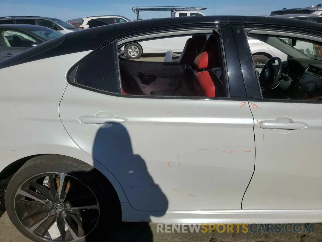 10 Photograph of a damaged car 4T1B61HK4KU254630 TOYOTA CAMRY 2019