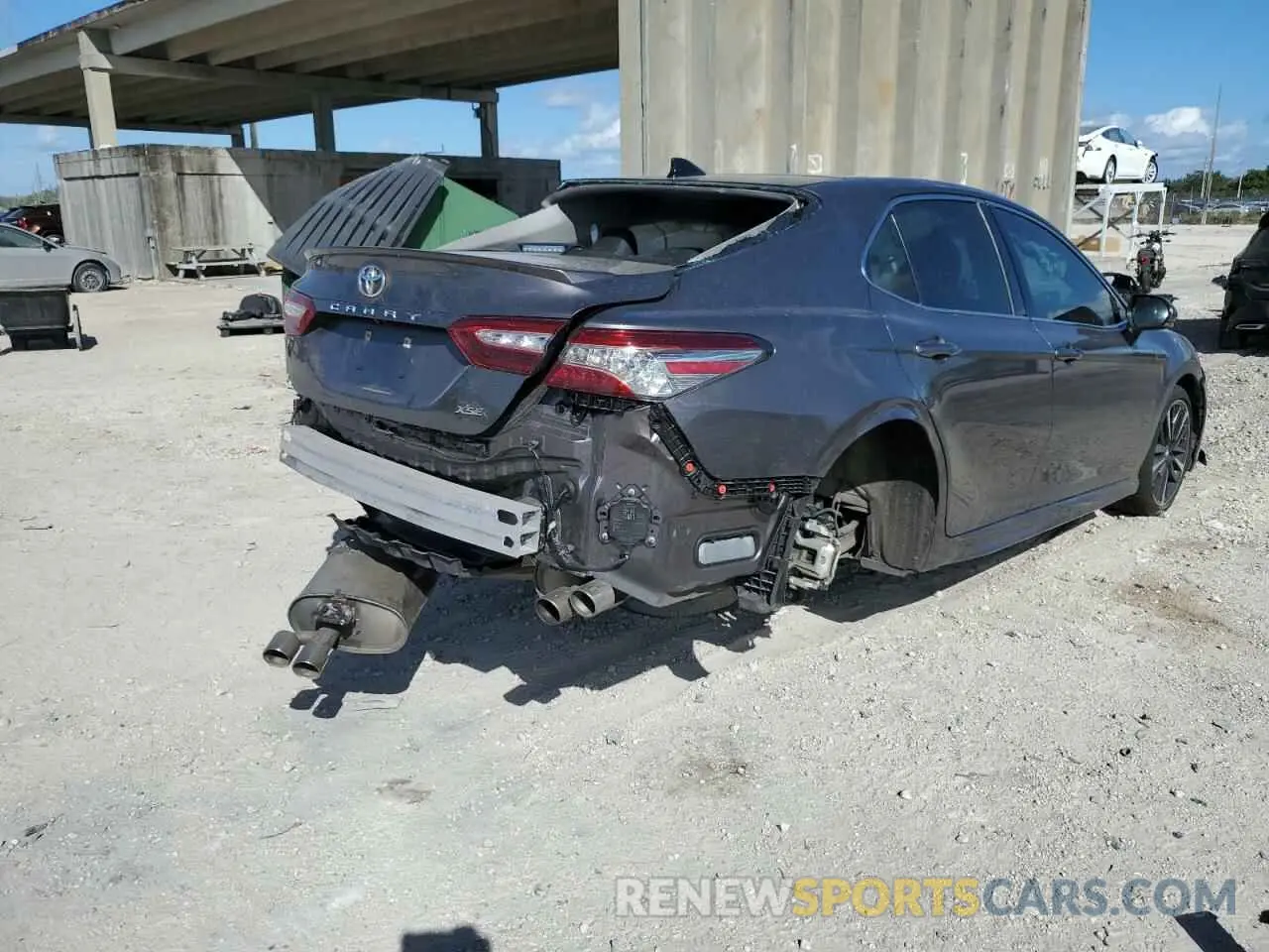 4 Photograph of a damaged car 4T1B61HK4KU263702 TOYOTA CAMRY 2019