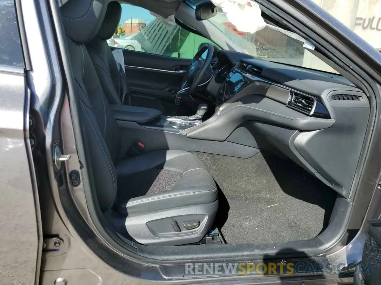 5 Photograph of a damaged car 4T1B61HK4KU263702 TOYOTA CAMRY 2019