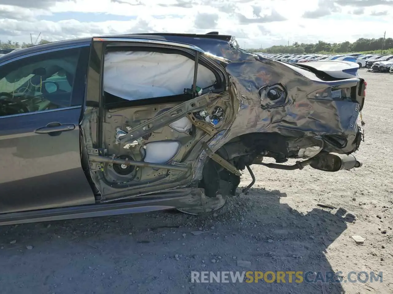 9 Photograph of a damaged car 4T1B61HK4KU263702 TOYOTA CAMRY 2019