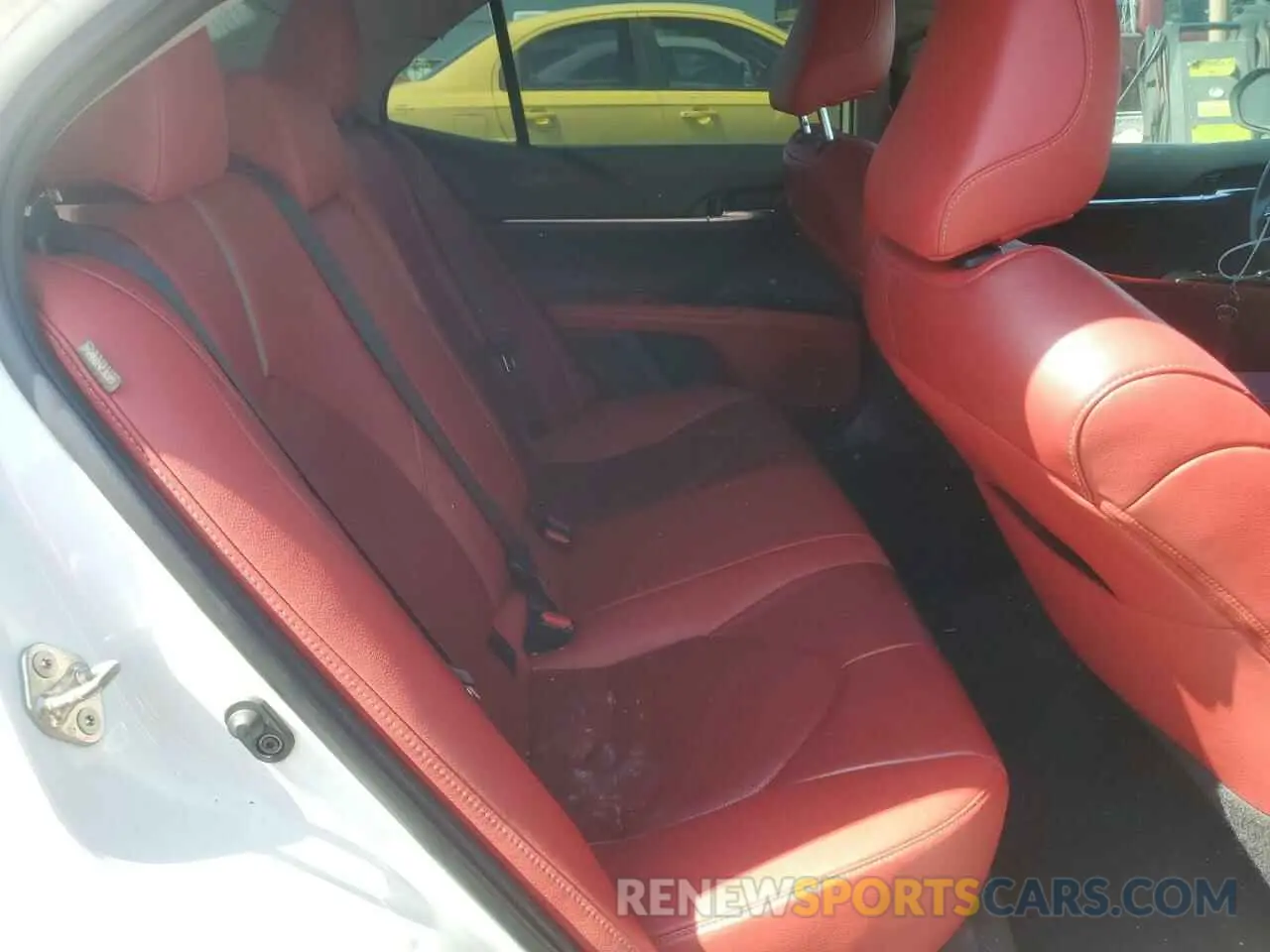 10 Photograph of a damaged car 4T1B61HK4KU291189 TOYOTA CAMRY 2019