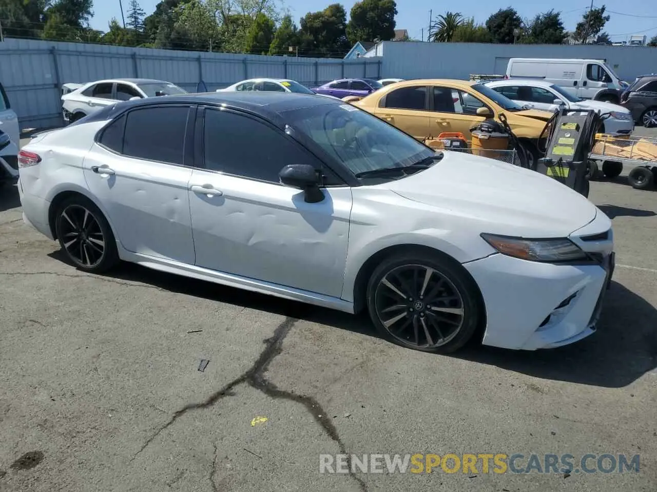 4 Photograph of a damaged car 4T1B61HK4KU291189 TOYOTA CAMRY 2019