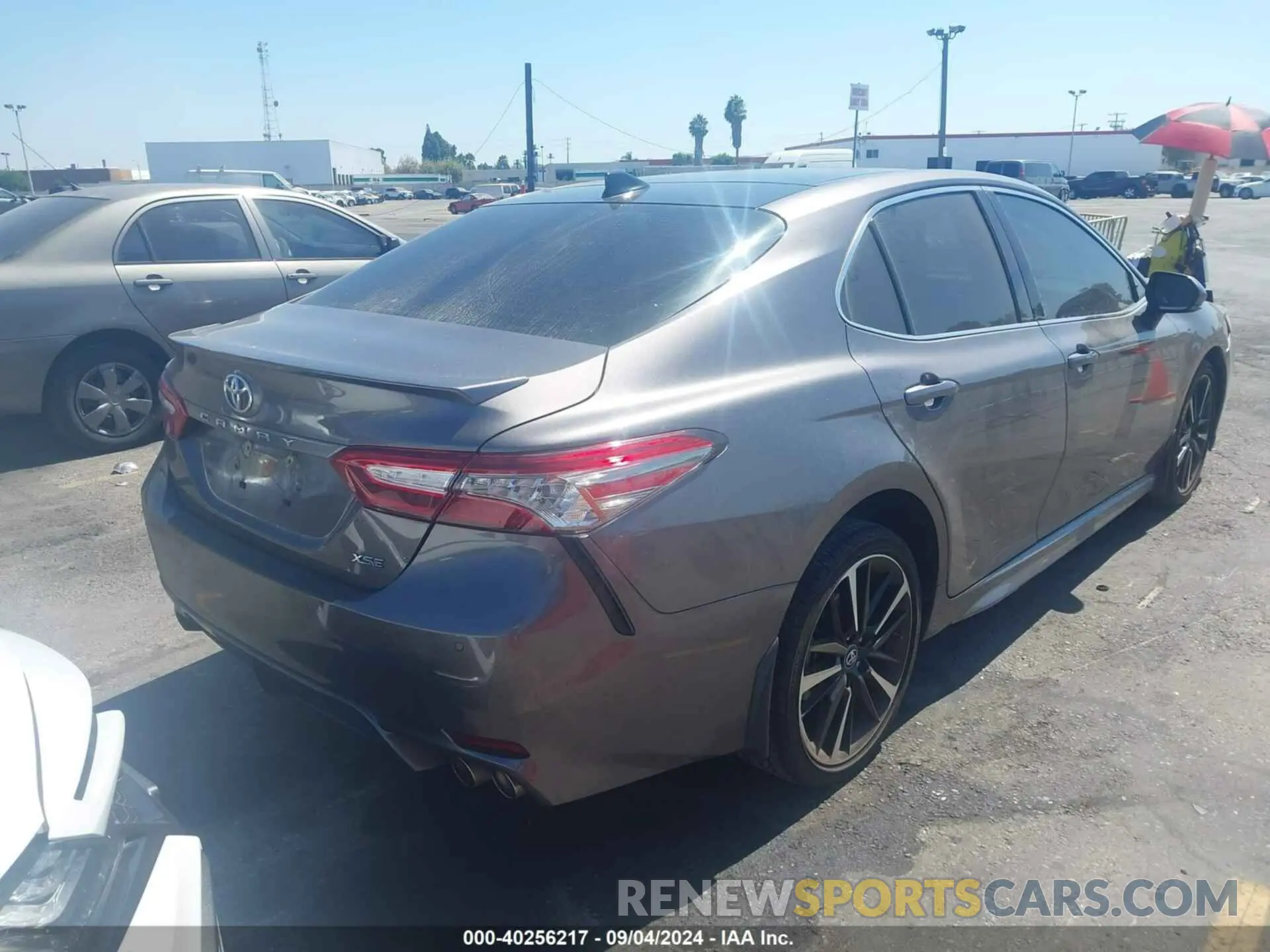 4 Photograph of a damaged car 4T1B61HK4KU294271 TOYOTA CAMRY 2019