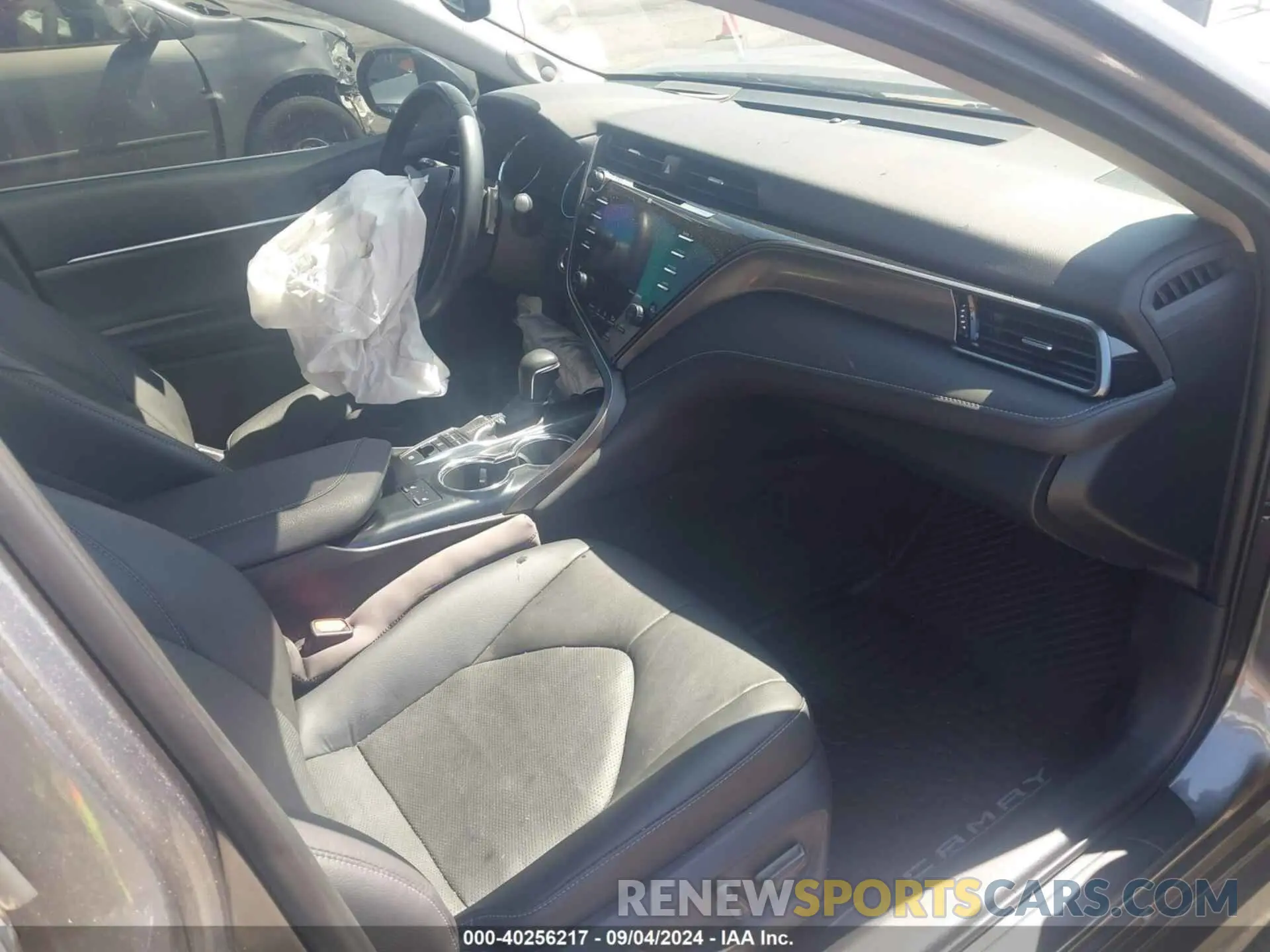 5 Photograph of a damaged car 4T1B61HK4KU294271 TOYOTA CAMRY 2019