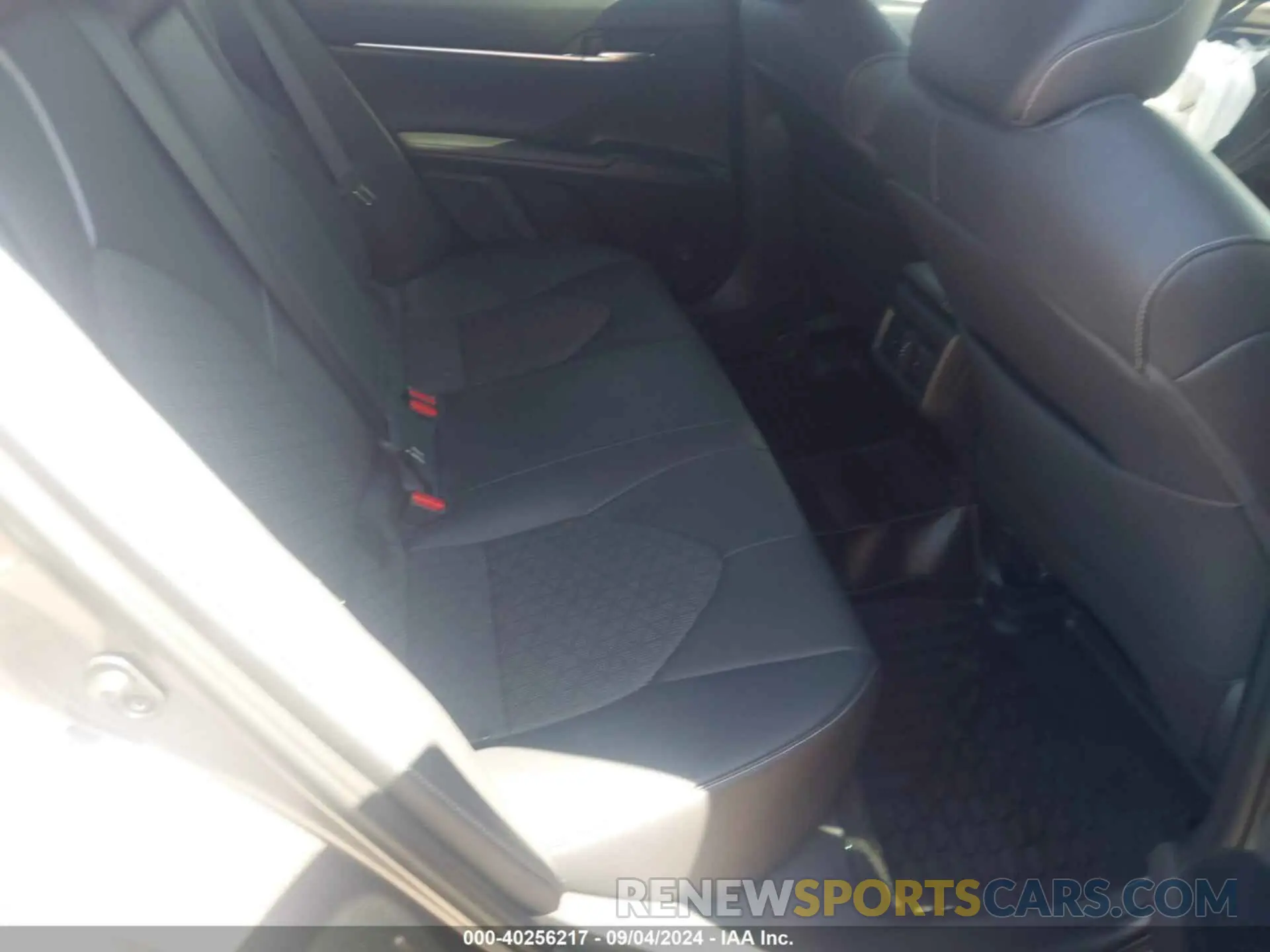 8 Photograph of a damaged car 4T1B61HK4KU294271 TOYOTA CAMRY 2019