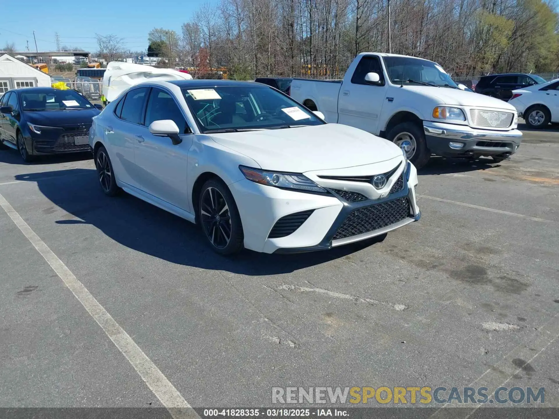 1 Photograph of a damaged car 4T1B61HK4KU298532 TOYOTA CAMRY 2019