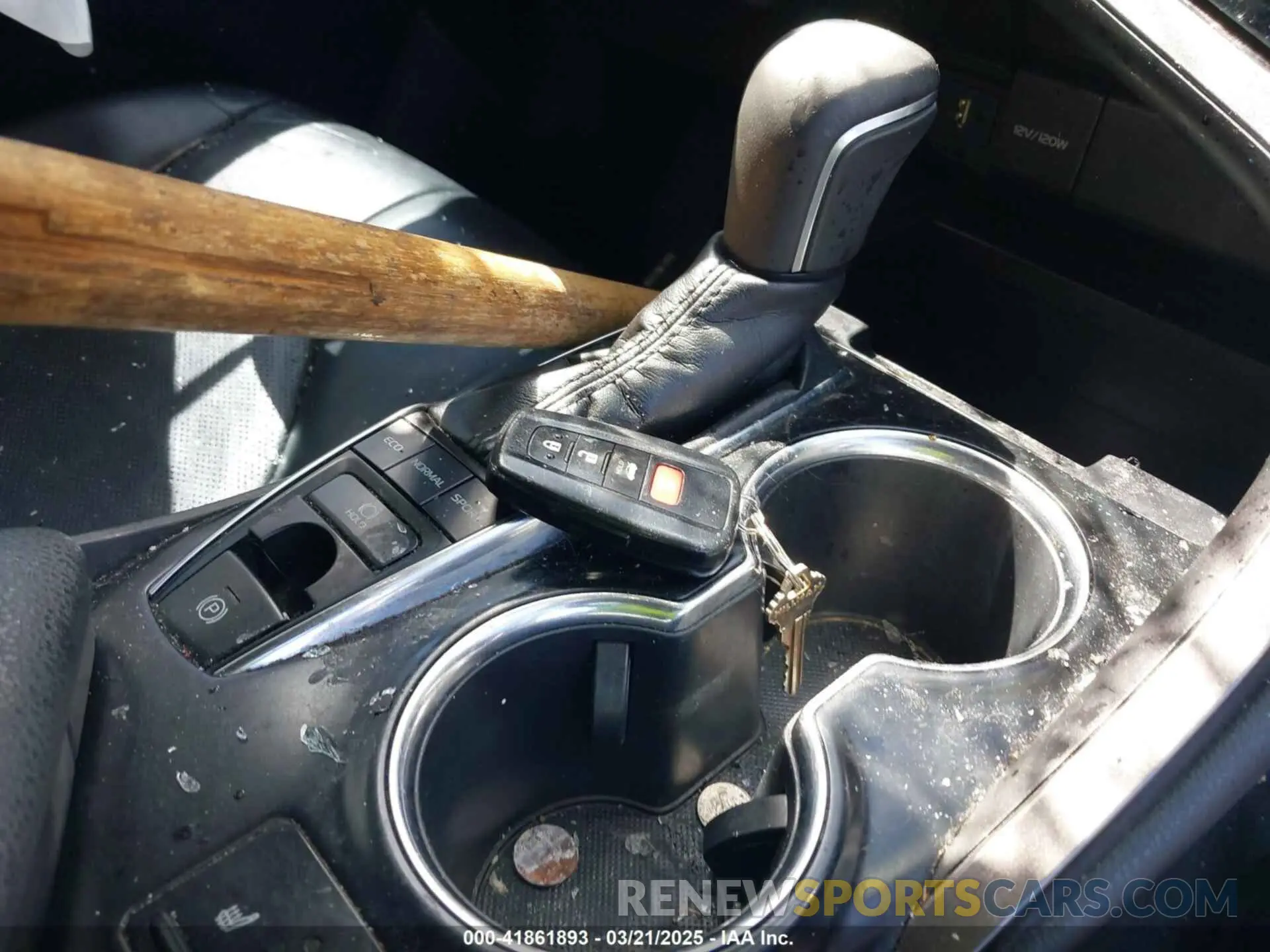 11 Photograph of a damaged car 4T1B61HK4KU691866 TOYOTA CAMRY 2019