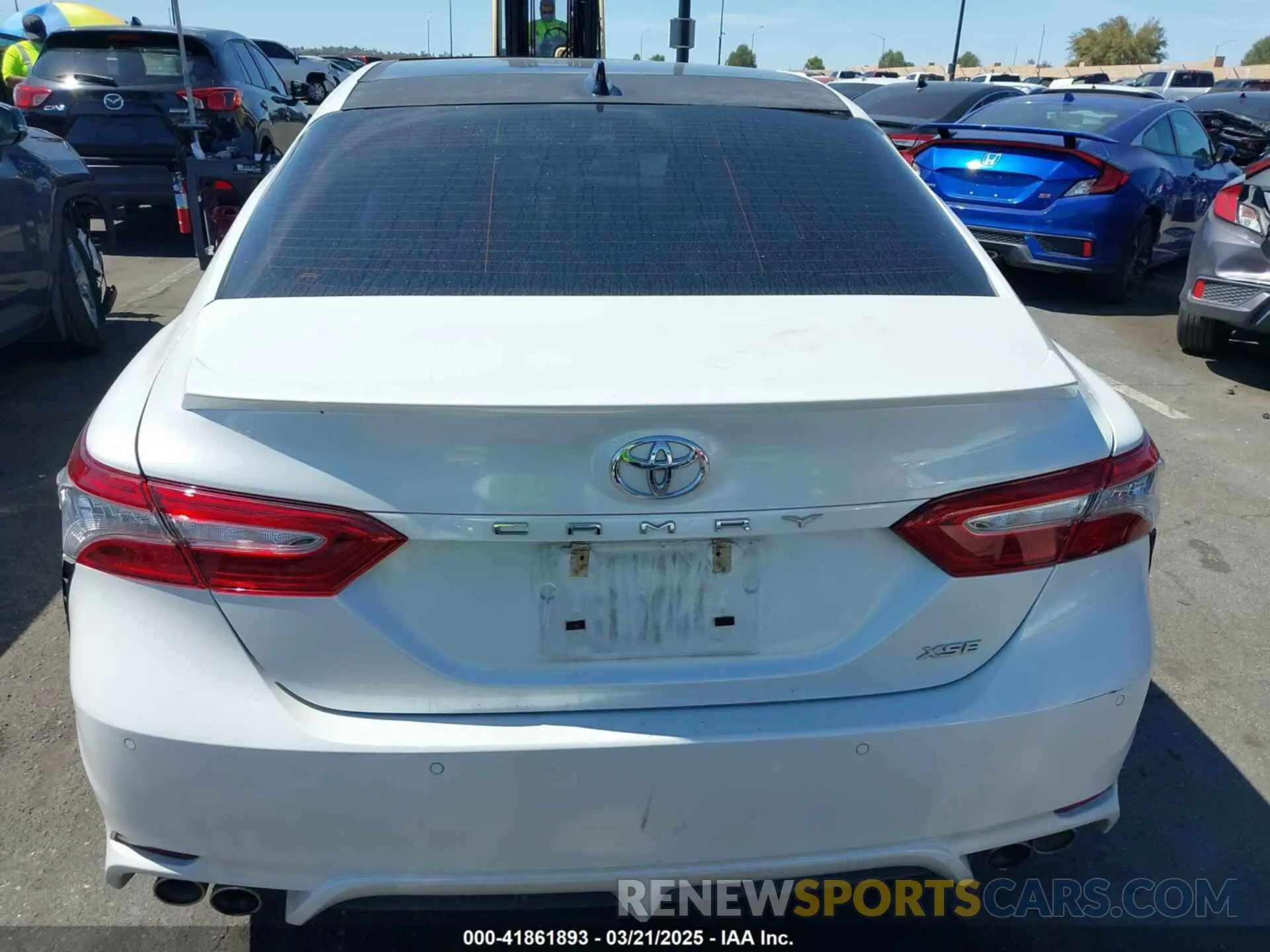 16 Photograph of a damaged car 4T1B61HK4KU691866 TOYOTA CAMRY 2019