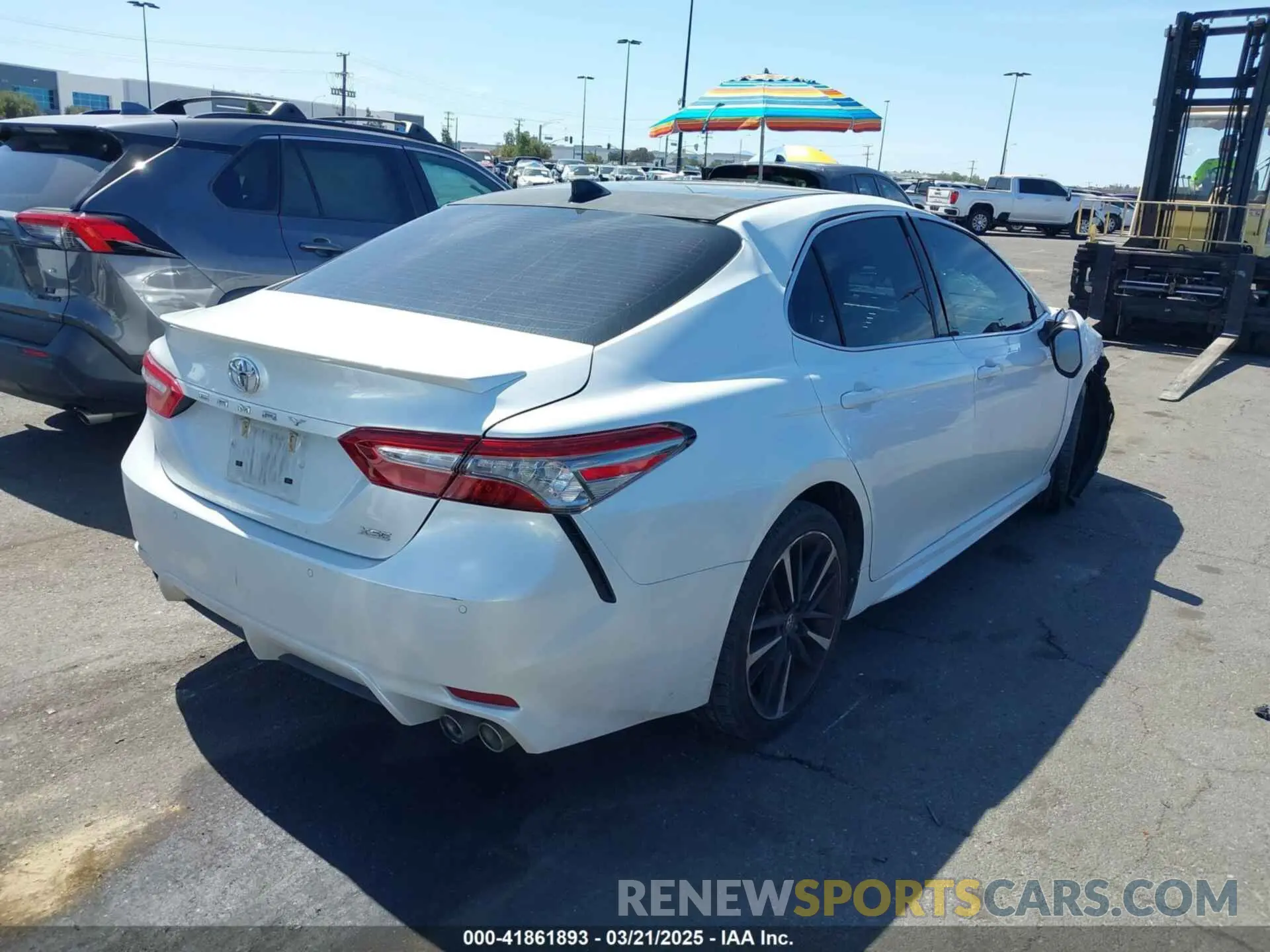 4 Photograph of a damaged car 4T1B61HK4KU691866 TOYOTA CAMRY 2019