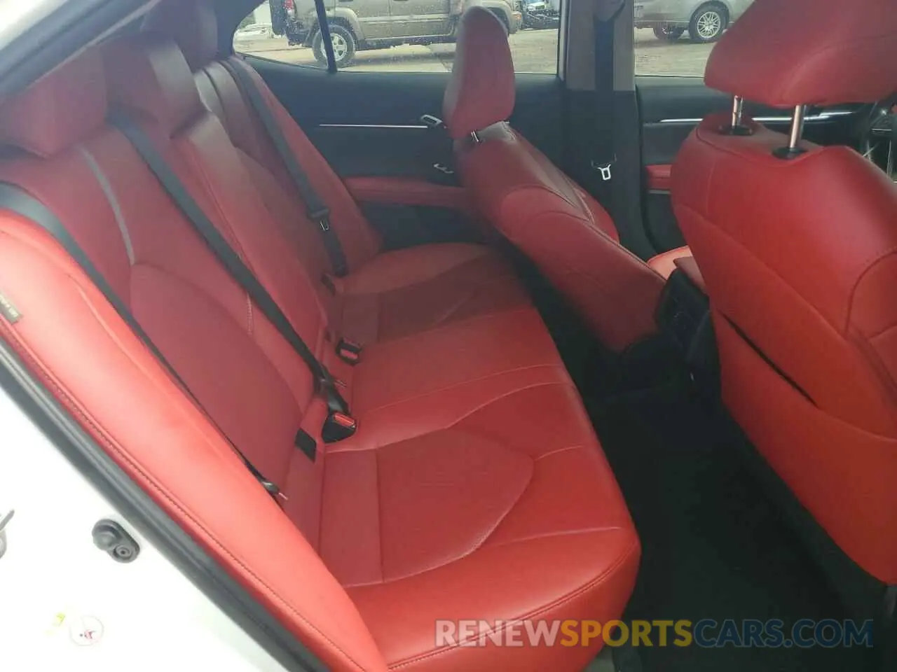 10 Photograph of a damaged car 4T1B61HK4KU704969 TOYOTA CAMRY 2019
