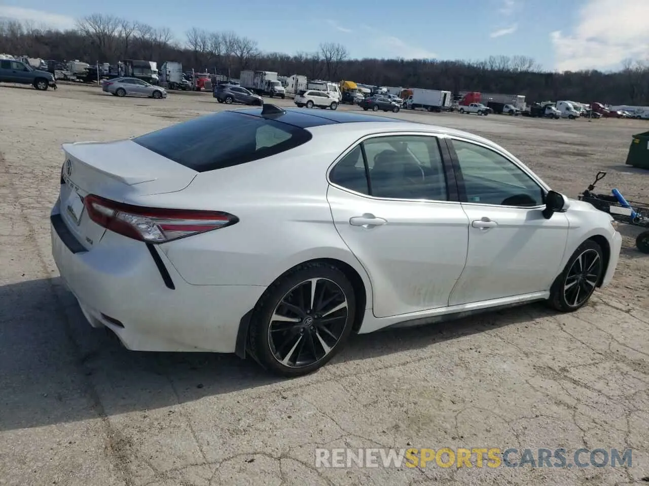 3 Photograph of a damaged car 4T1B61HK4KU707550 TOYOTA CAMRY 2019