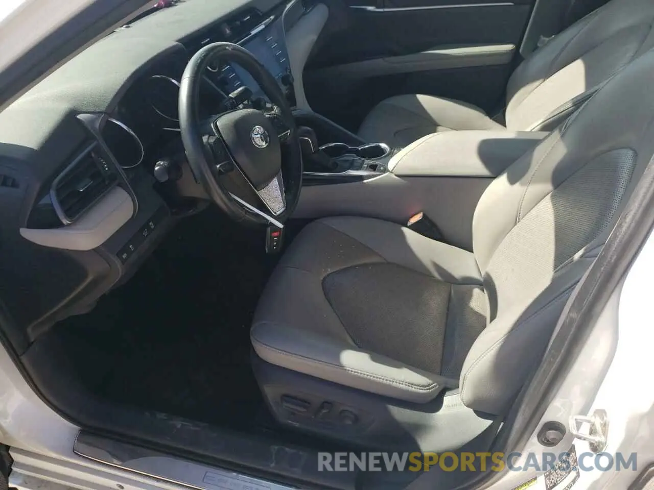 7 Photograph of a damaged car 4T1B61HK4KU707550 TOYOTA CAMRY 2019