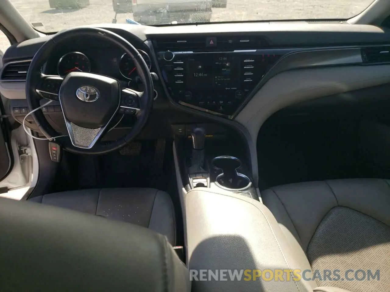 8 Photograph of a damaged car 4T1B61HK4KU707550 TOYOTA CAMRY 2019