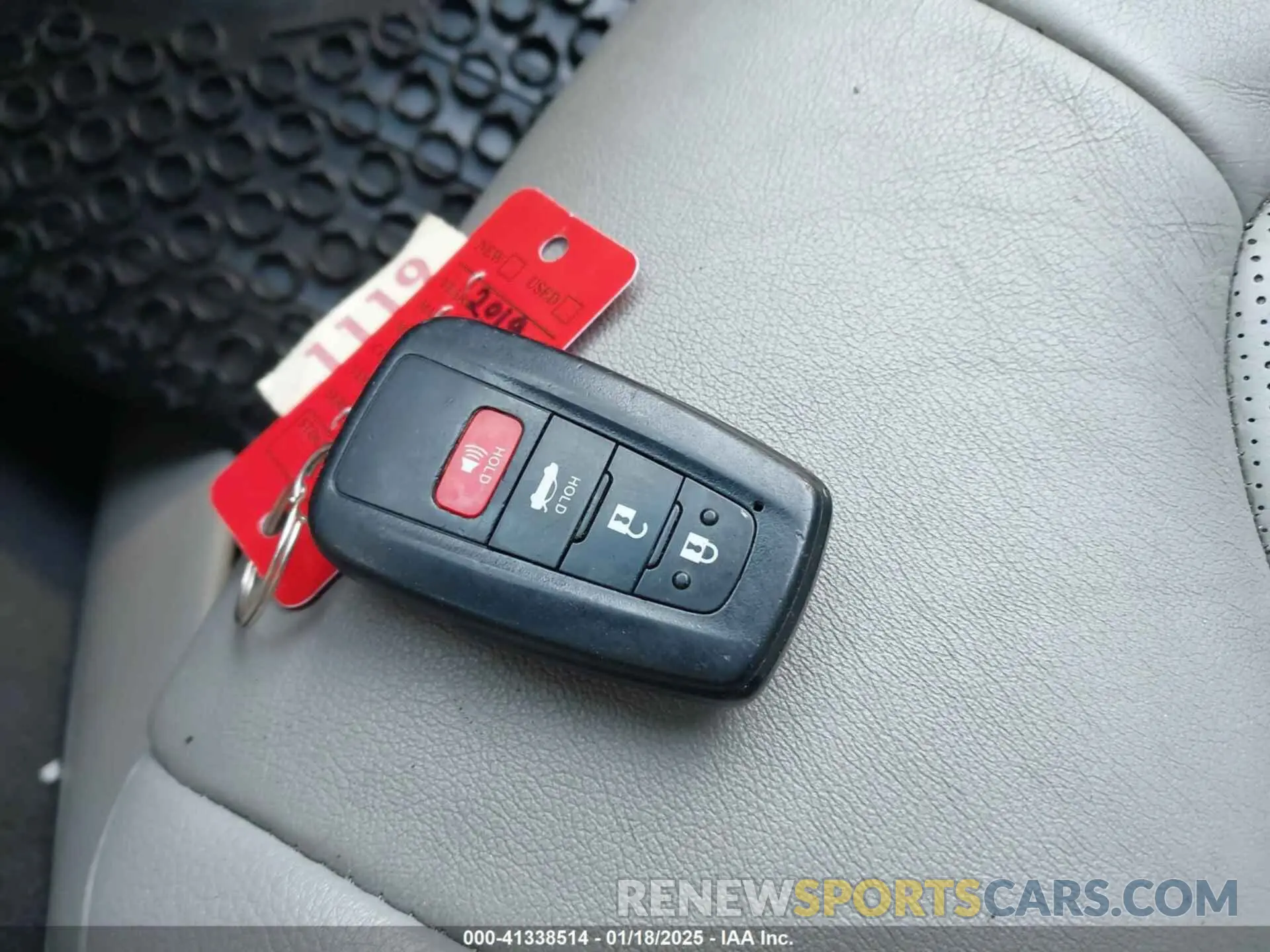 11 Photograph of a damaged car 4T1B61HK4KU833391 TOYOTA CAMRY 2019