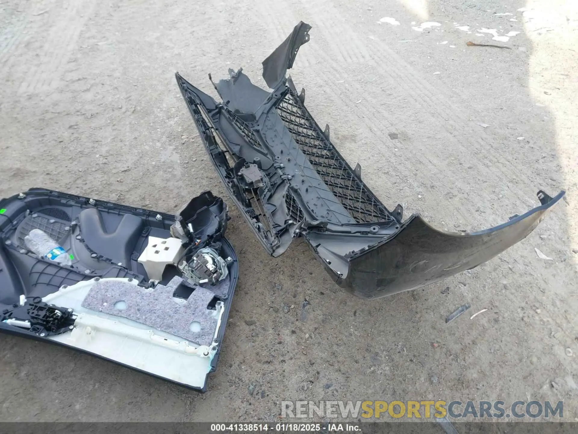 12 Photograph of a damaged car 4T1B61HK4KU833391 TOYOTA CAMRY 2019