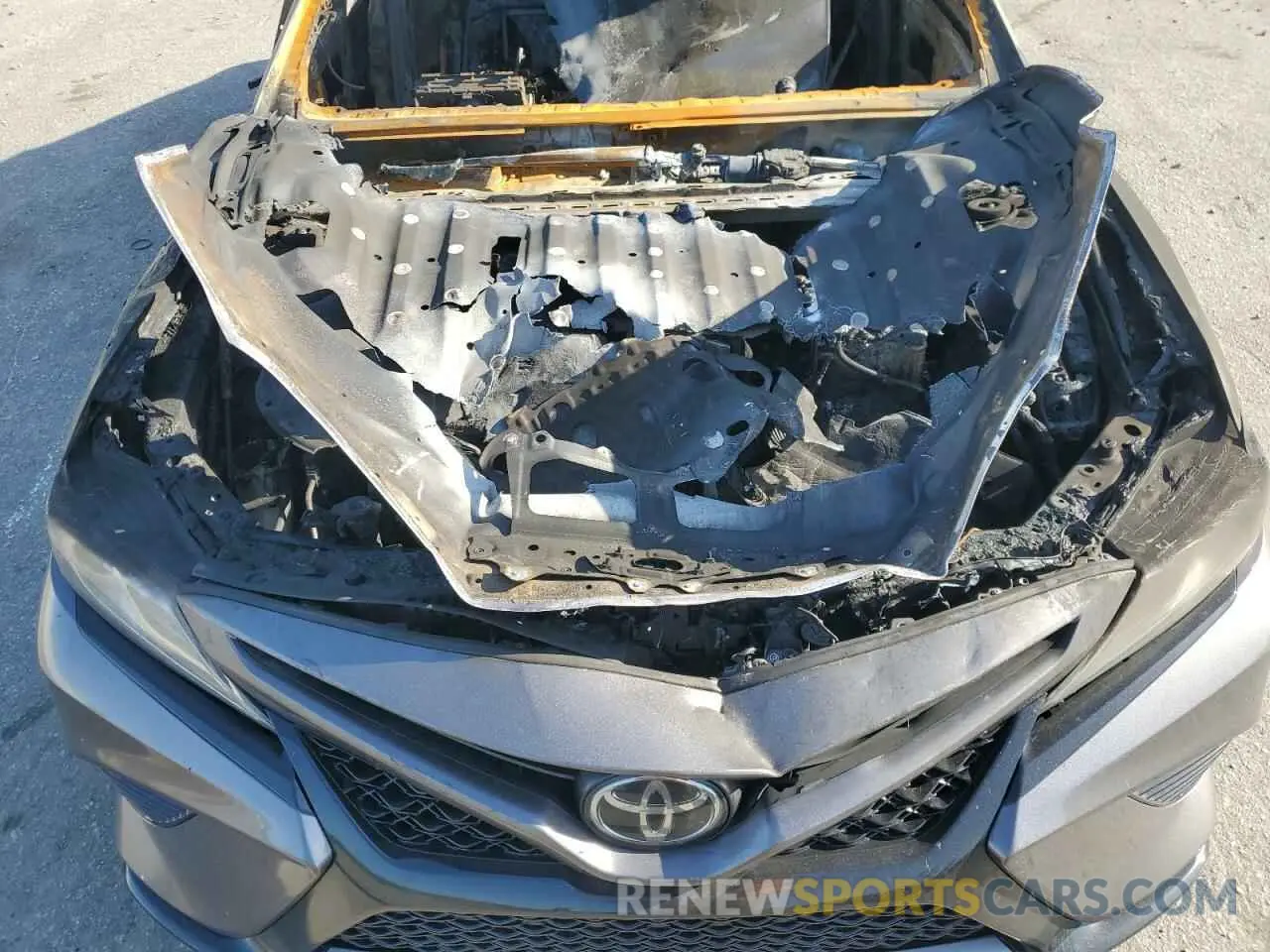 11 Photograph of a damaged car 4T1B61HK5KU171322 TOYOTA CAMRY 2019