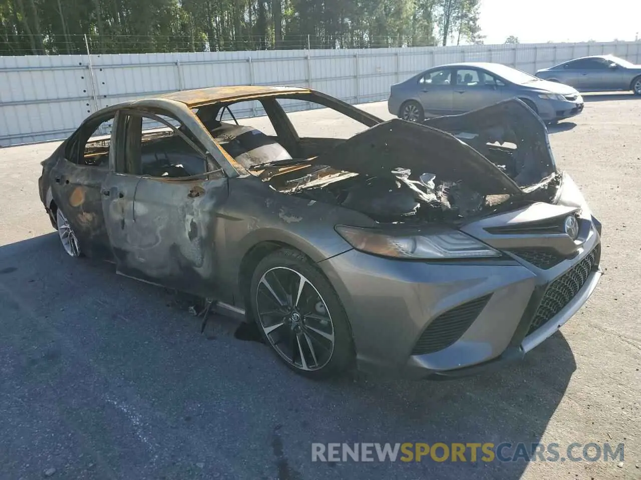4 Photograph of a damaged car 4T1B61HK5KU171322 TOYOTA CAMRY 2019