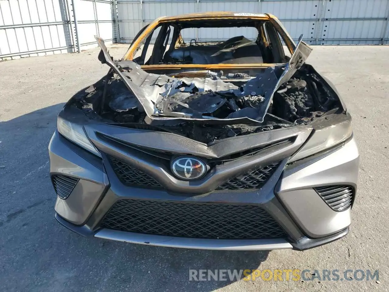 5 Photograph of a damaged car 4T1B61HK5KU171322 TOYOTA CAMRY 2019