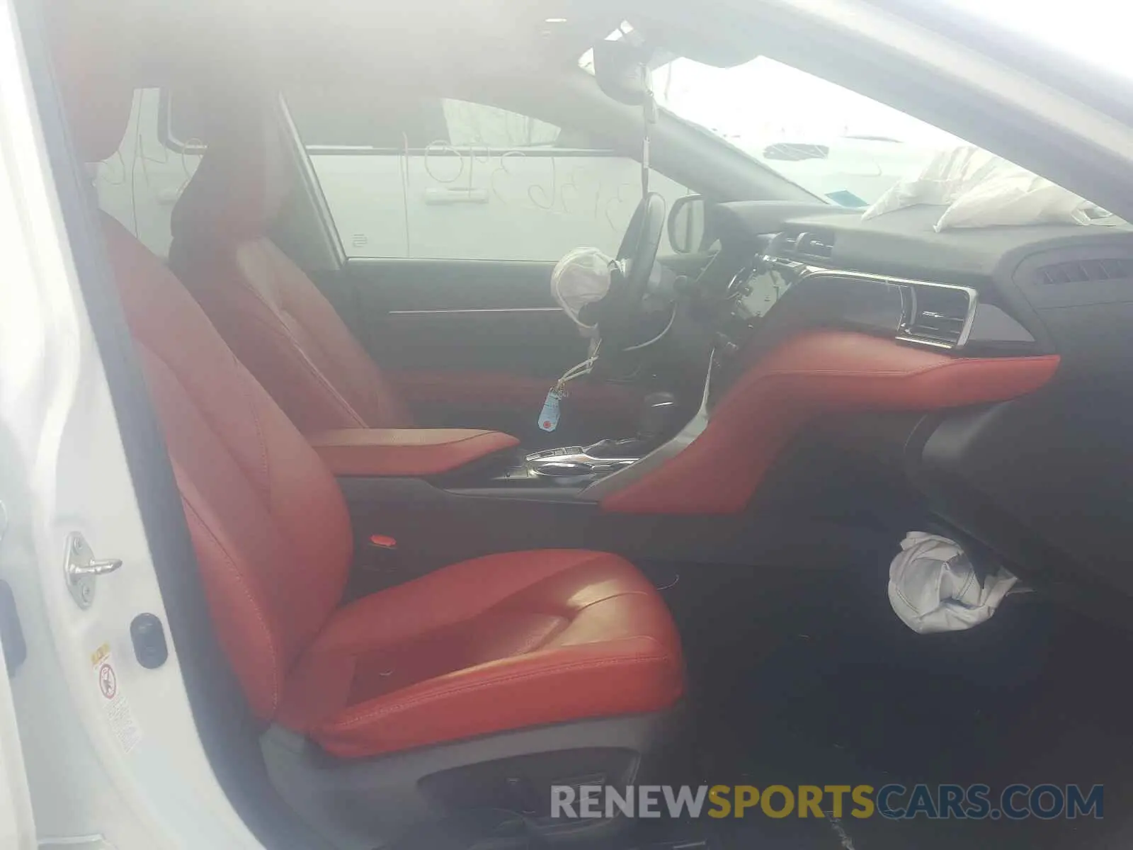 5 Photograph of a damaged car 4T1B61HK5KU183440 TOYOTA CAMRY 2019