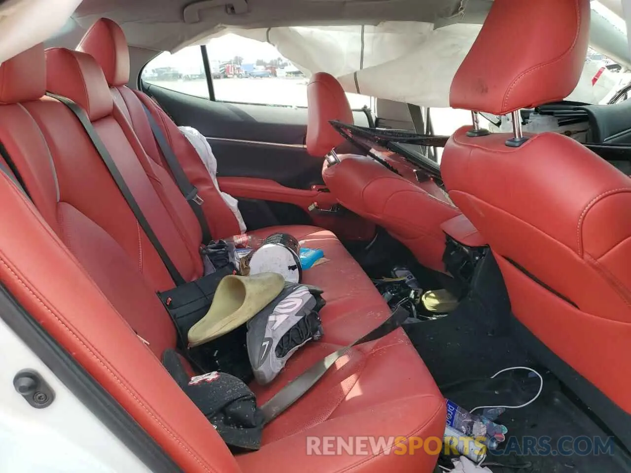 10 Photograph of a damaged car 4T1B61HK5KU258315 TOYOTA CAMRY 2019