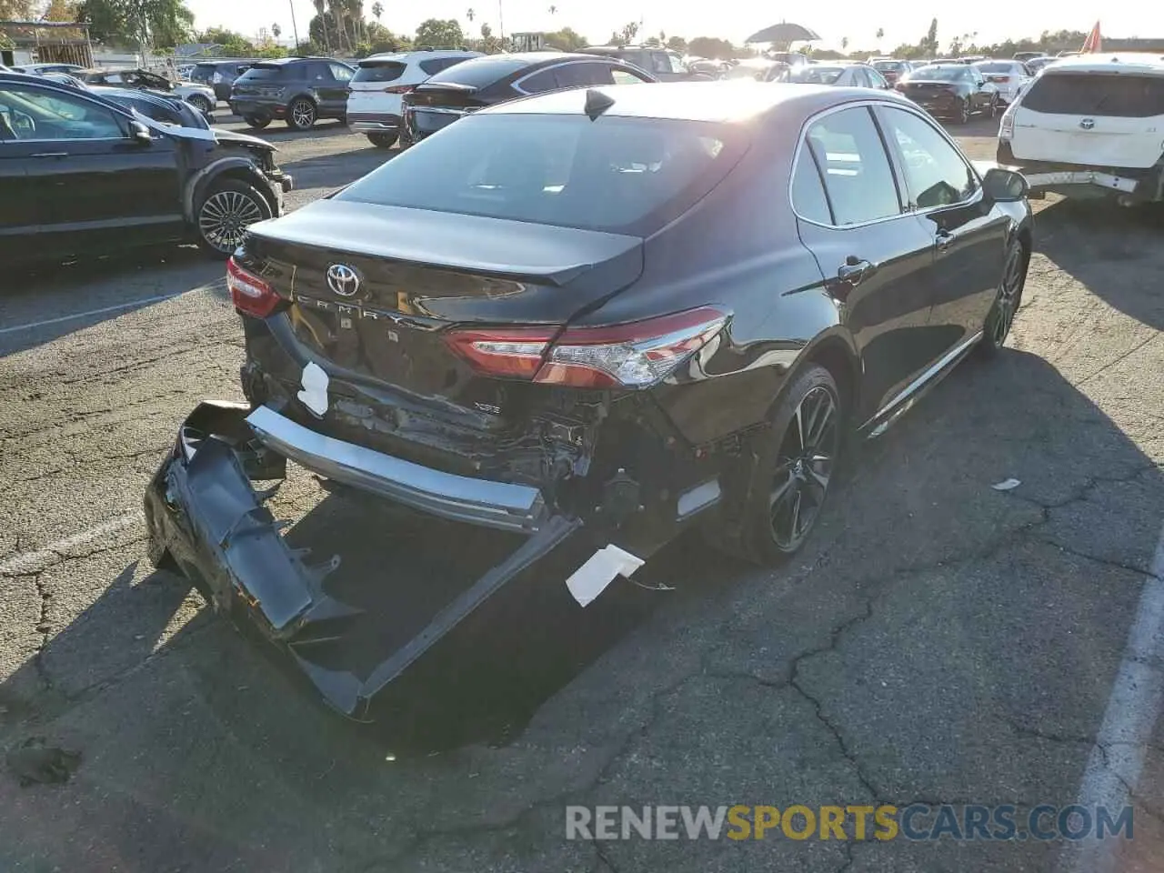 4 Photograph of a damaged car 4T1B61HK5KU264406 TOYOTA CAMRY 2019