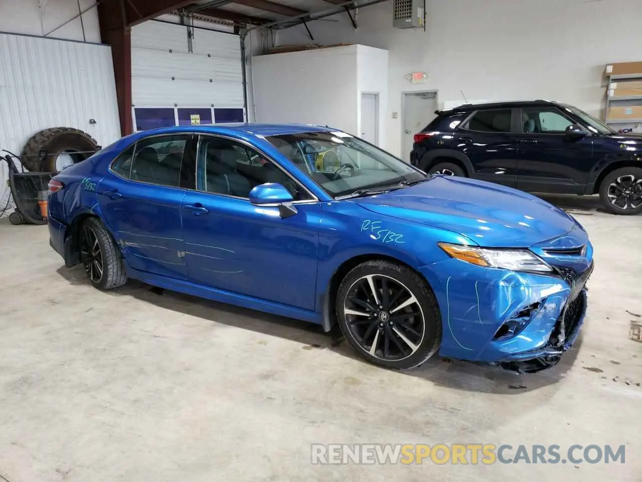 4 Photograph of a damaged car 4T1B61HK5KU295297 TOYOTA CAMRY 2019
