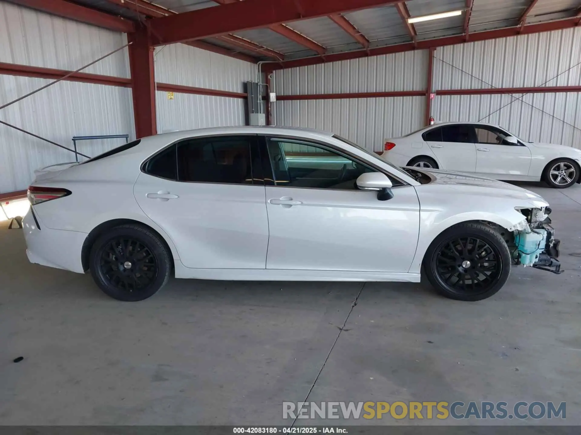 14 Photograph of a damaged car 4T1B61HK5KU746258 TOYOTA CAMRY 2019