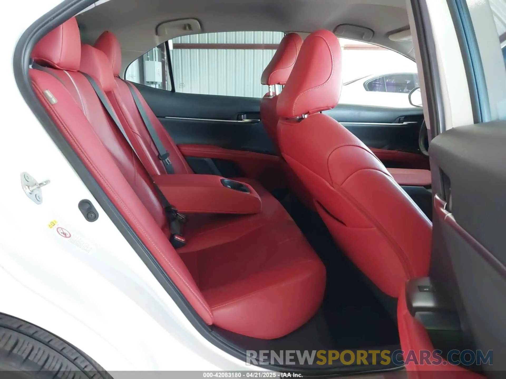8 Photograph of a damaged car 4T1B61HK5KU746258 TOYOTA CAMRY 2019