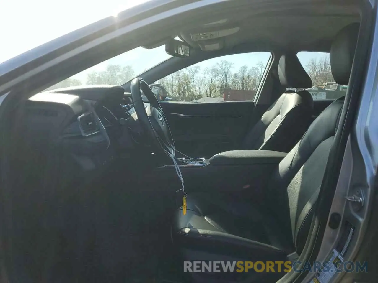 7 Photograph of a damaged car 4T1B61HK5KU760211 TOYOTA CAMRY 2019
