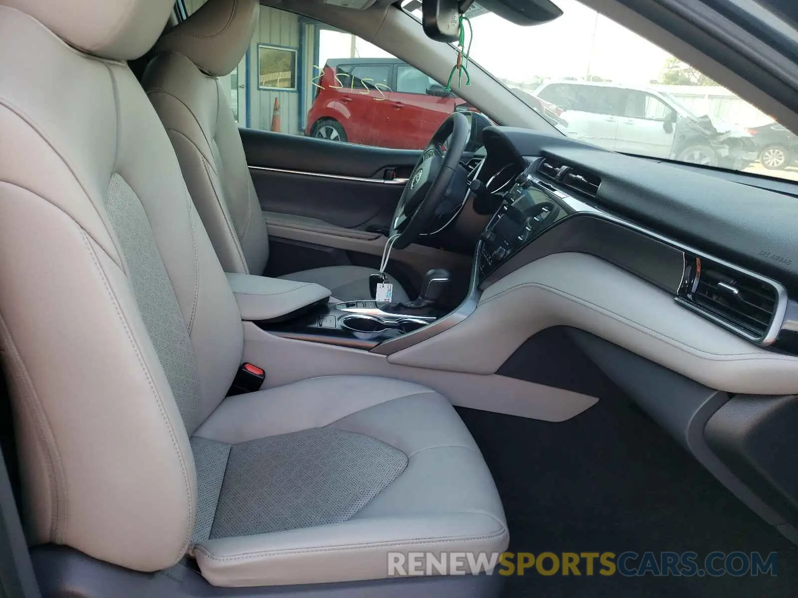 5 Photograph of a damaged car 4T1B61HK5KU769572 TOYOTA CAMRY 2019