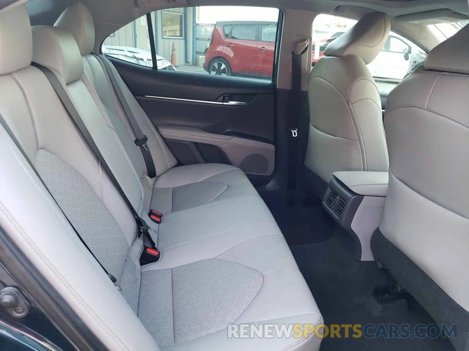 6 Photograph of a damaged car 4T1B61HK5KU769572 TOYOTA CAMRY 2019
